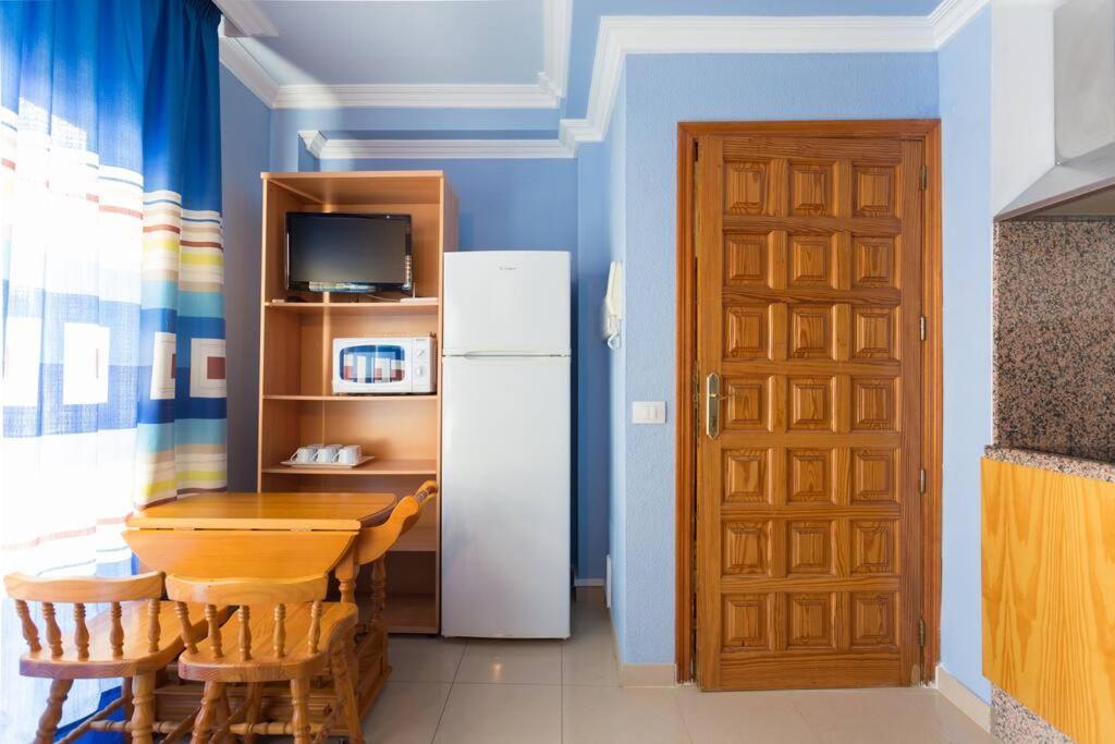 Comodo Y Centrico, Cristianos Apartment *